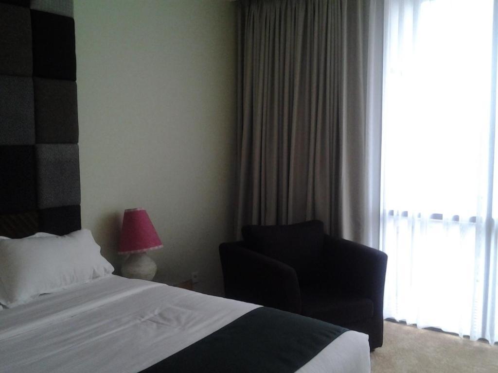 Chara Hotel Bandung Zimmer foto