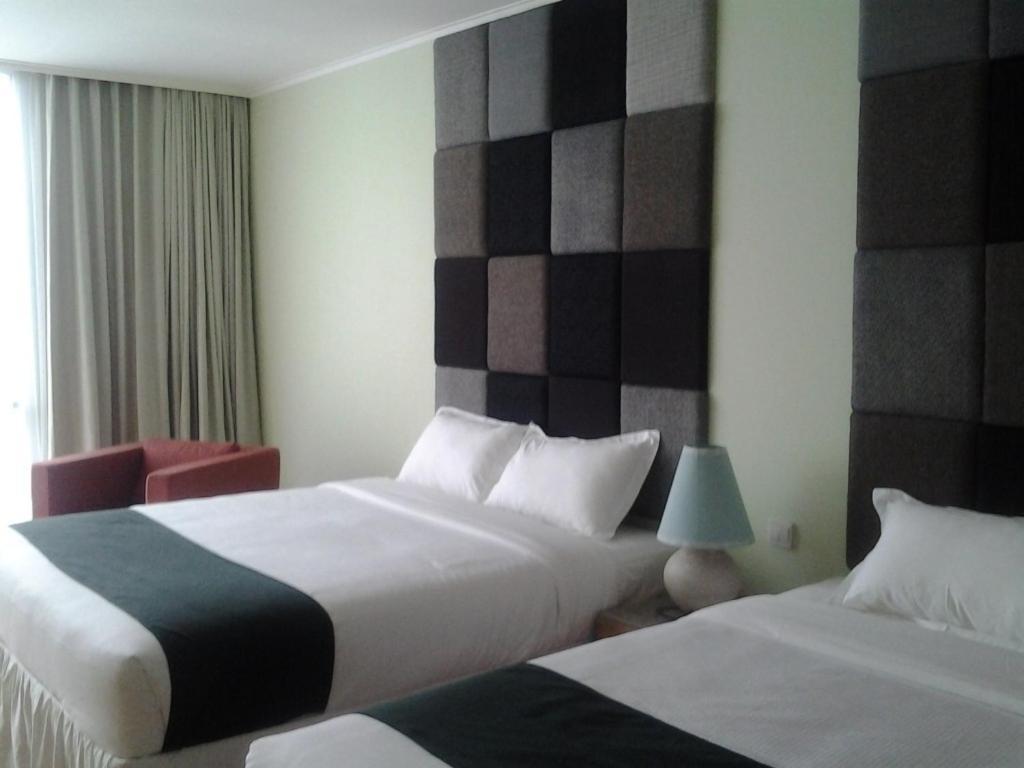 Chara Hotel Bandung Zimmer foto