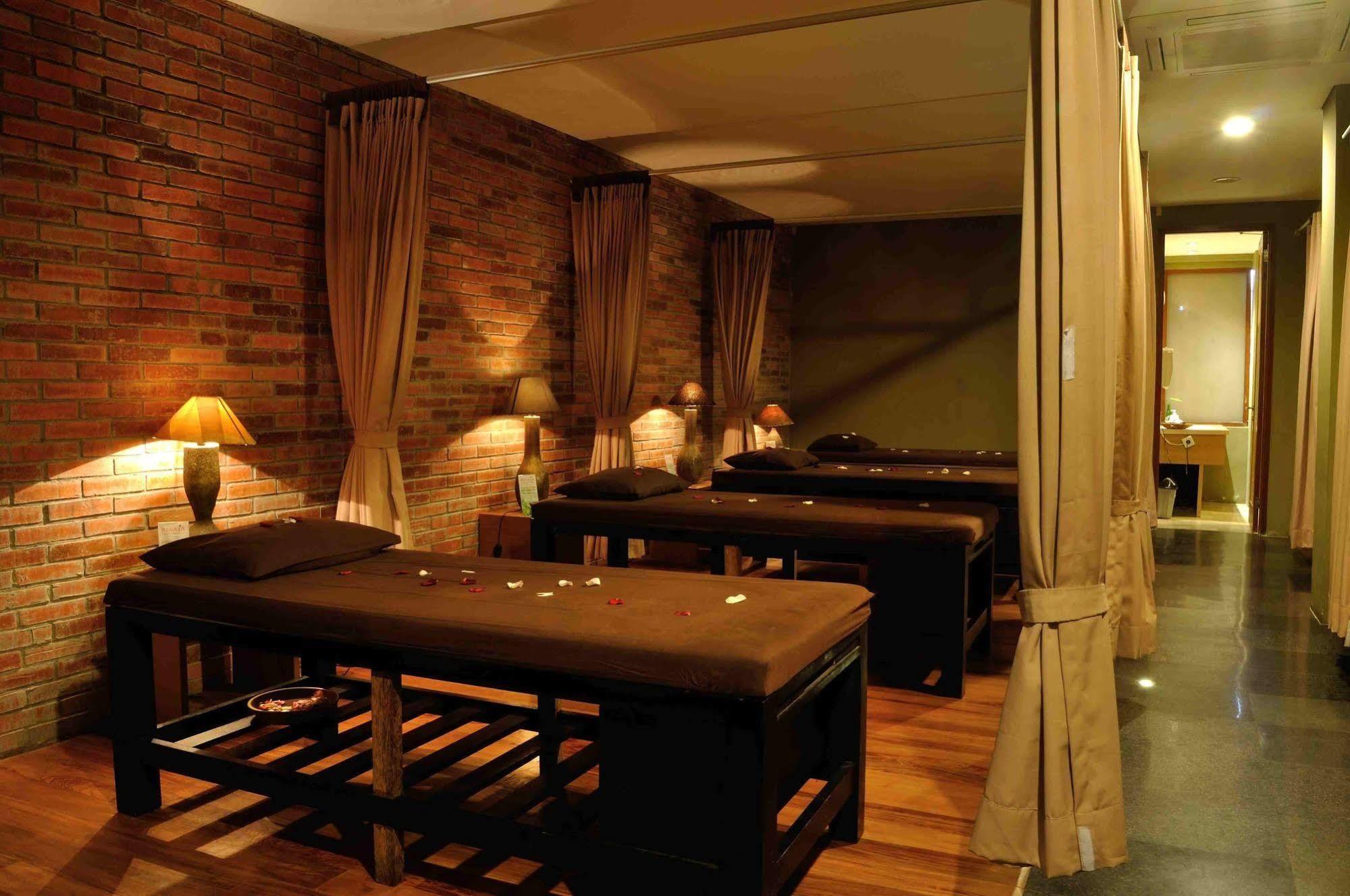 Chara Hotel Bandung Exterior foto